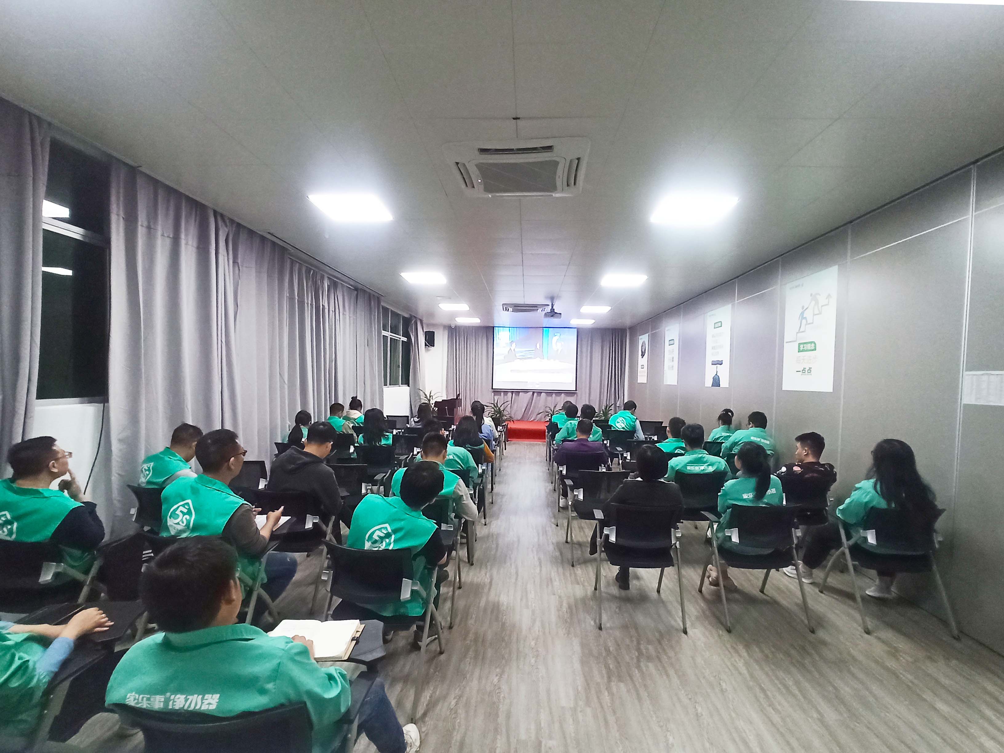 組織員工集體觀看315晚會，這家公司真“奇葩”！