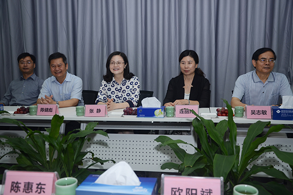 領(lǐng)導(dǎo)蒞臨家樂(lè)事凈水器廠家