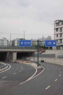 了解一下青岛隧道公交线路